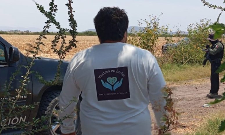 Hallan buscadoras osamenta en campos agrícolas al sur de Culiacán